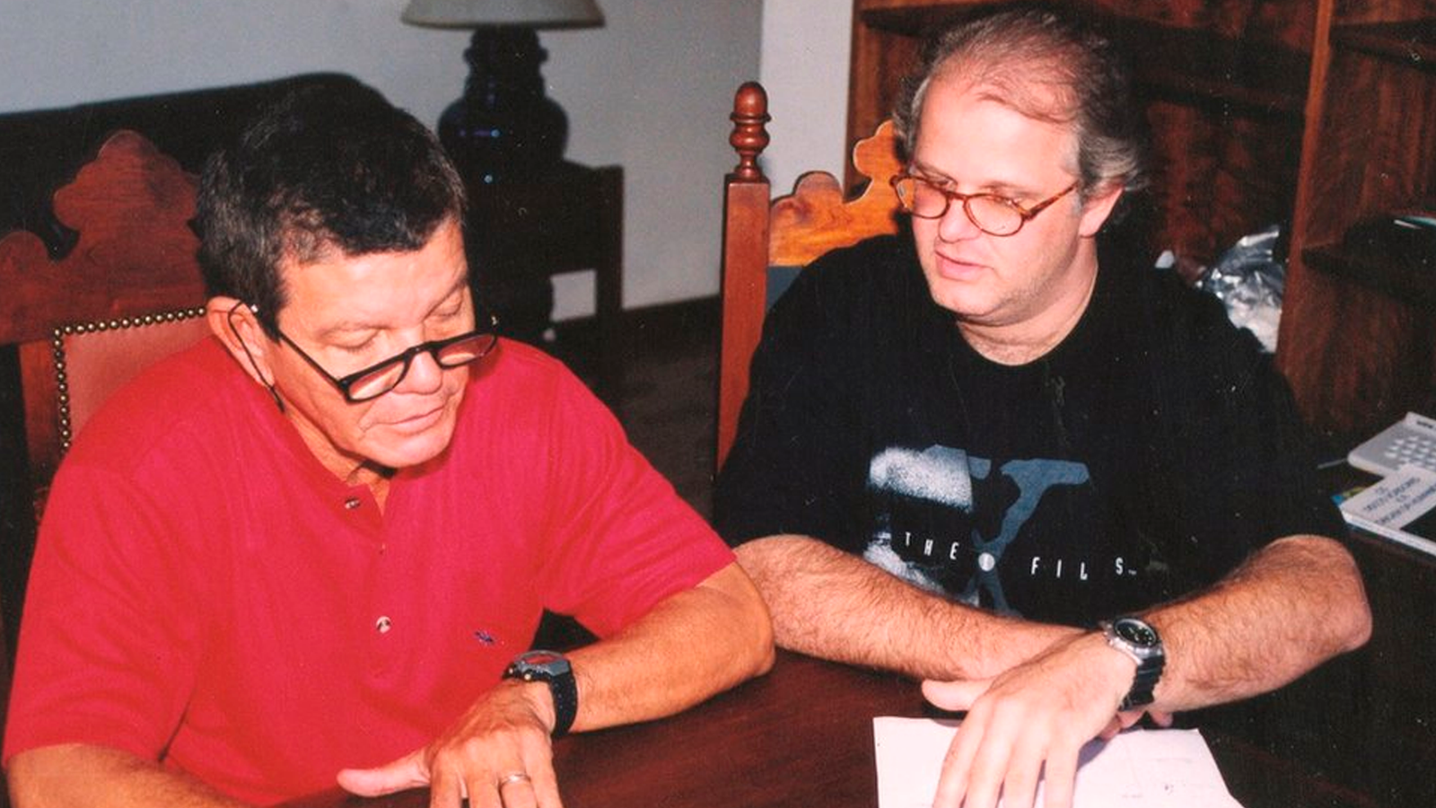 Capitão Hollanda - Comandante da Operação Prato (a esquerda) e Gevaerd - Revista UFO (a direita).